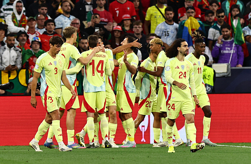 İspanya'nın gol sevinci (EPA)