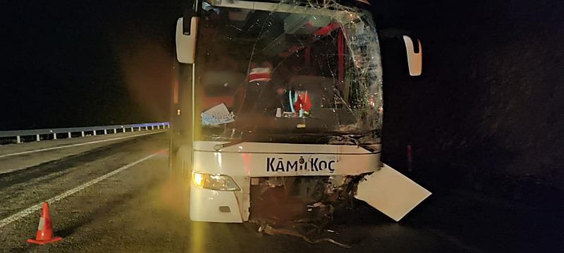 Konya'da yolcu otobüsü ile çarpışan otomobilin sürücüsü hayatını kaybetti (Fotoğraf: AA)