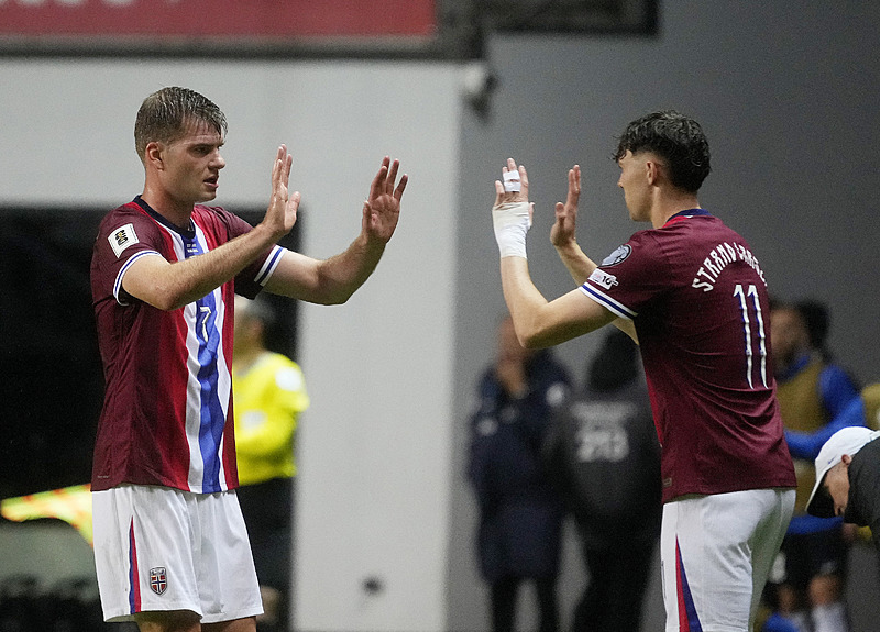 Alexander Sörloth ve Jorgen Strand Larsen (REUTERS)