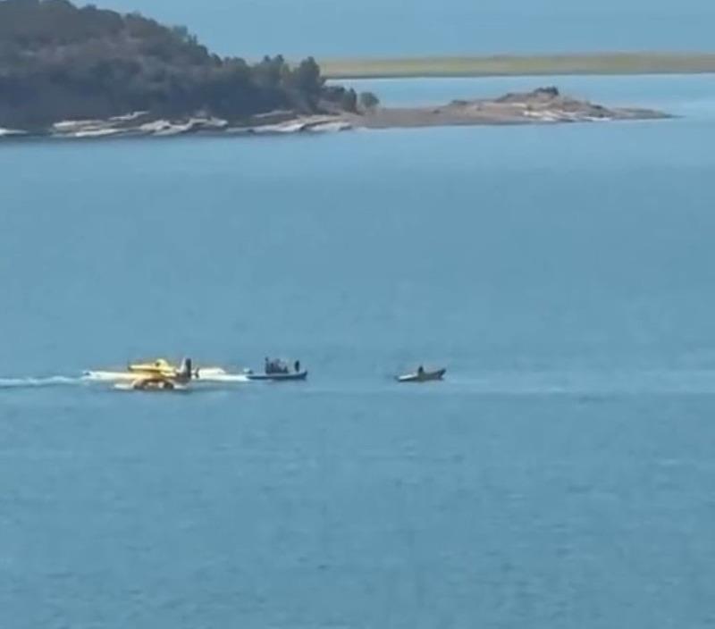 Adana'da yangın söndürme uçağı göle düştü (Fotoğraf: İHA)