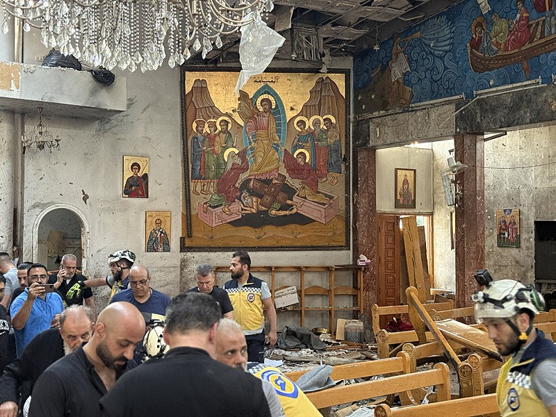 Şam’da kilisede meydana gelen patlamada çok sayıda kişi hayatını kaybetti. (AA)