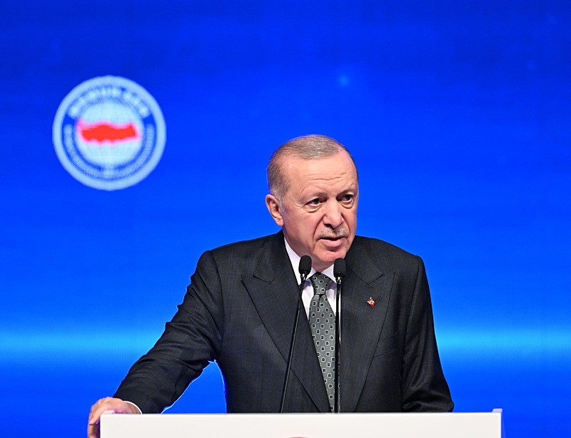 Başkan Recep Tayyip Erdoğan, ATO Congresium'da, Memur-Sen 30. Yıl Vefa Buluşması programına katılarak konuşma yaptı. (AA)