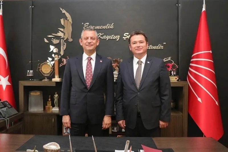 Özgür Özel ve Erkan Aydın (Takvim.com.tr)