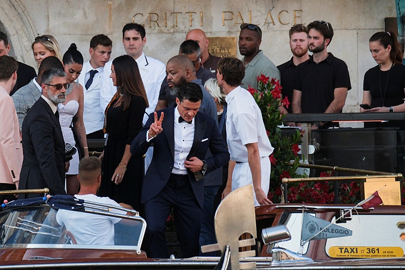 Düğüne ünlü akını, EPA