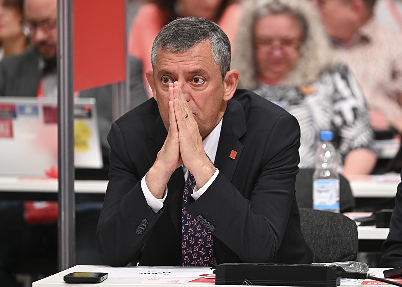 Özgür Özel'den skandal: Peygamber efendimizi hedef alan Leman'a sahip çıktı!-3