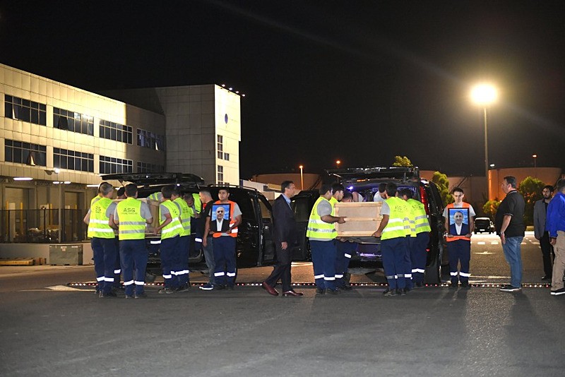 Rusya'nın Yekaterinburg kentinde Federal Güvenlik Servisi (FSB) tarafından Azerbaycanlıların evlerine düzenlenen baskında hayatını kaybeden Azerbaycanlı kardeşler Ziyeddin ve Hüseyn Seferov'un cenazeleri Bakü'ye getirildi, İHA