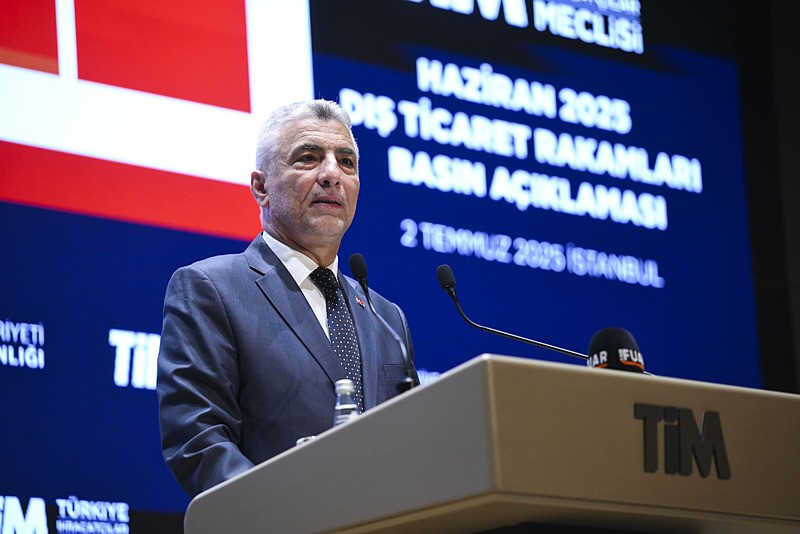 Ticaret Bakanı Ömer Bolat, Dış Ticaret Kompleksi'nde gerçekleştirilen ʺHaziran 2025 Dış Ticaret Rakamlarıʺ basın toplantısına katıldı (AA)