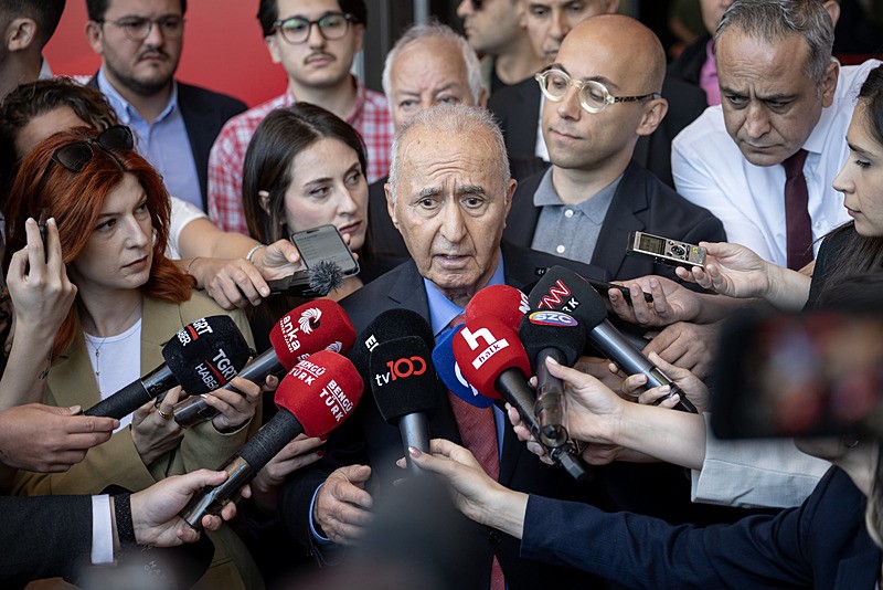 CHP'nin eski genel başkanlarından Hikmet Çetin (Fotoğraf: AA)