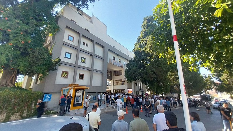 Antalya'nın Manavgat ilçesinde CHP'li belediyeye operasyon düzenlendi. Operasyonu kapsamında çok sayıda kişi hakkında gözaltına kararı olduğu belirtildi. (Fotoğraf: DHA)