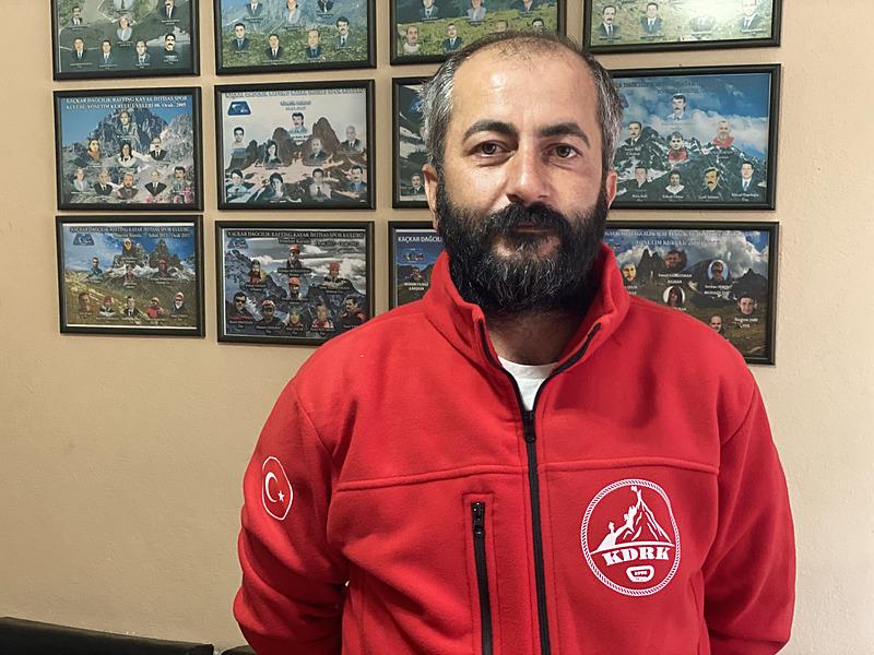16 kişilik ekipteki dağcı Ali Yılmaz, (Fotoğrafta) operasyon anını anlattı. (Takvim.com.tr)