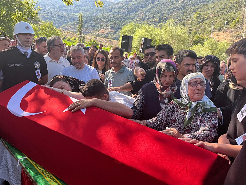 ŞEHİT ORMAN İŞÇİSİ RAGIP ŞAHİN, SON YOLCULUĞUNA UĞURLANDI. (İHA)