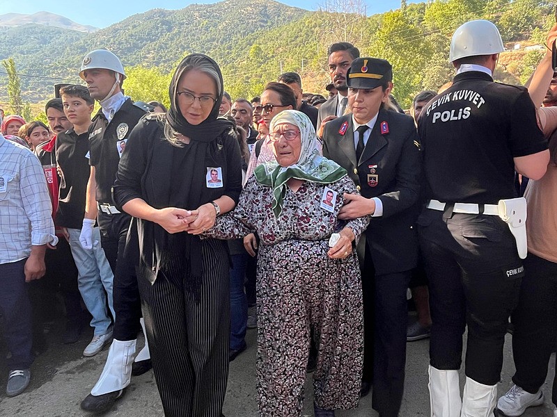 ŞEHİT ORMAN İŞÇİSİ RAGIP ŞAHİN, SON YOLCULUĞUNA UĞURLANDI. (İHA)