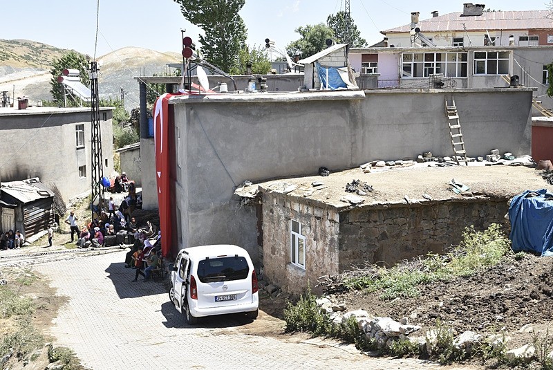 Pençe Kilit Harekat Bölgesi'nde metan gazından zehirlenen 12 vatan evladı şehit oldu