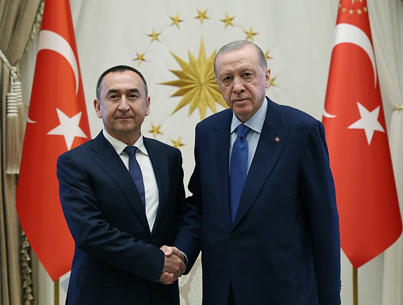 Başkan Erdoğan, Özbekistan Büyükleçisi İlkhom Khaydarov'u Cumhurbaşkanlığı Külliyesi'nde kabul etti.