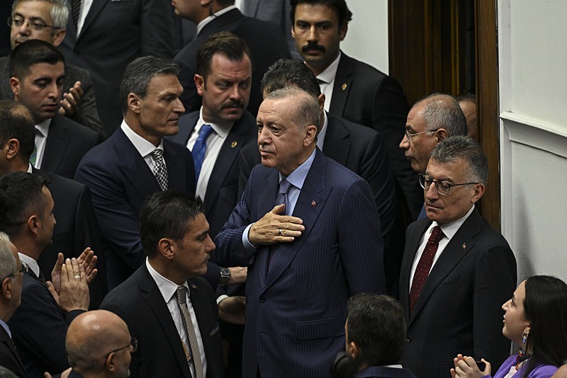 Başkan ve AK Parti Genel Başkanı Recep Tayyip Erdoğan, partisinin TBMM Grup Toplantısı'na katıldı. Cumhurbaşkanı Erdoğan, partilileri selamladı (Fotoğraf: AA)