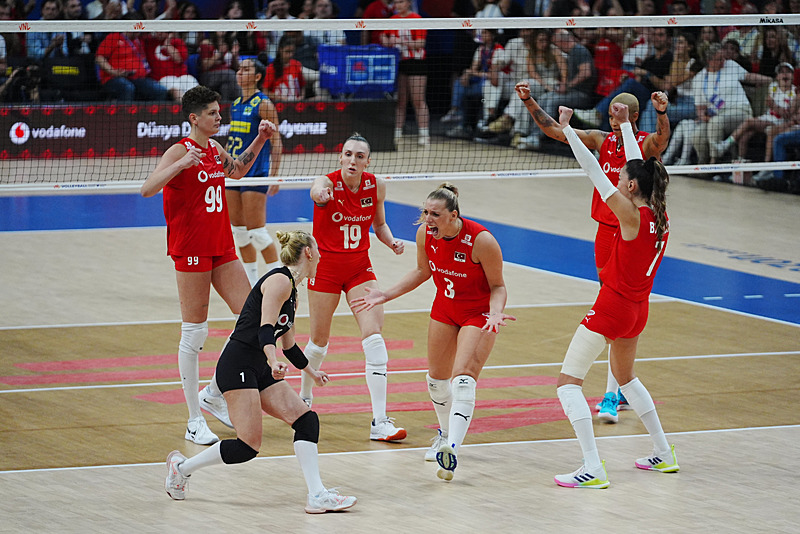 A Milli Kadın Voleybol Takımımız tüm maçlarını kazanmak istiyor (AA)