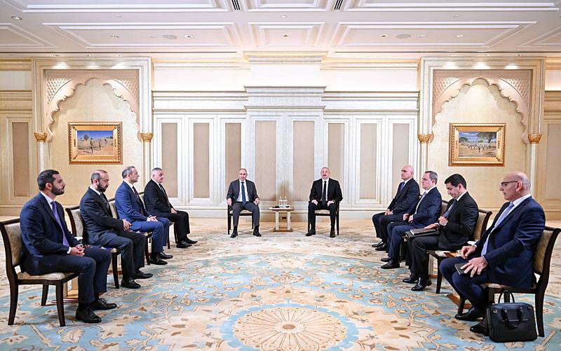 Aliyev ve Paşinyan, Abu Dabi'de bir araya geldi (Takvim foto arşiv)