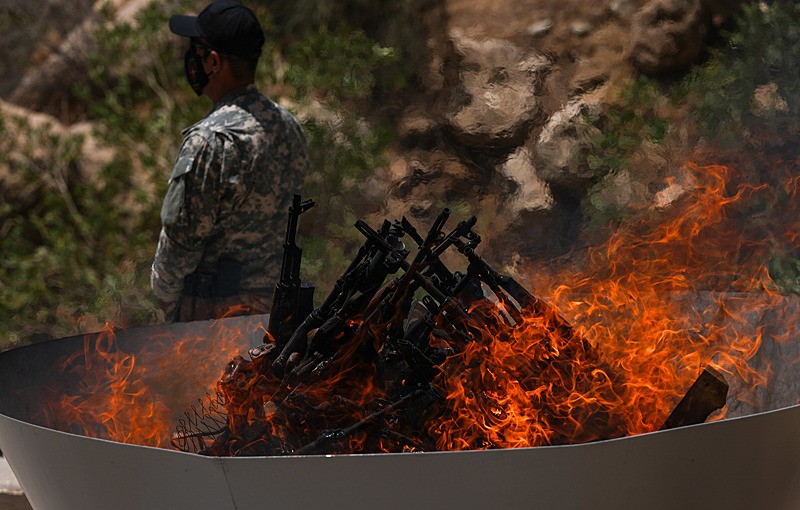 Terör örgütü PKK silahları yaktı, AA