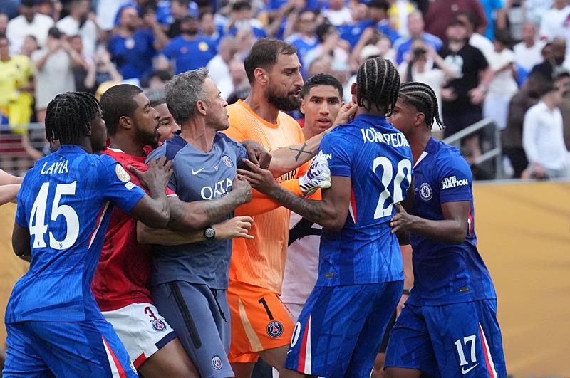 Maçın içinde ve sonrasında zaman zaman gergin anlar yaşandı. (AFP)