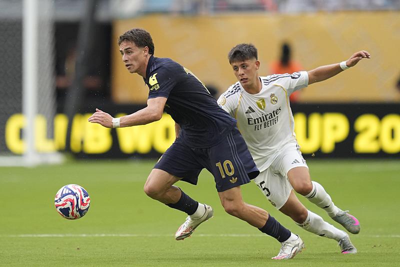 Kenan Yıldız ve Arda Güler (AFP)