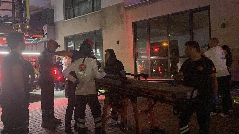 Ankara'da 26 katlı binada yangın (AJANSLAR)