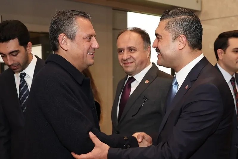 Özgür Özel ve Özgür Kabadayı