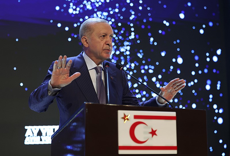 Başkan Erdoğan, KKTC Cumhurbaşkanlığı Yerleşkesi'ndeki açılış ve temel atma törenlerinde konuştu. (AA)