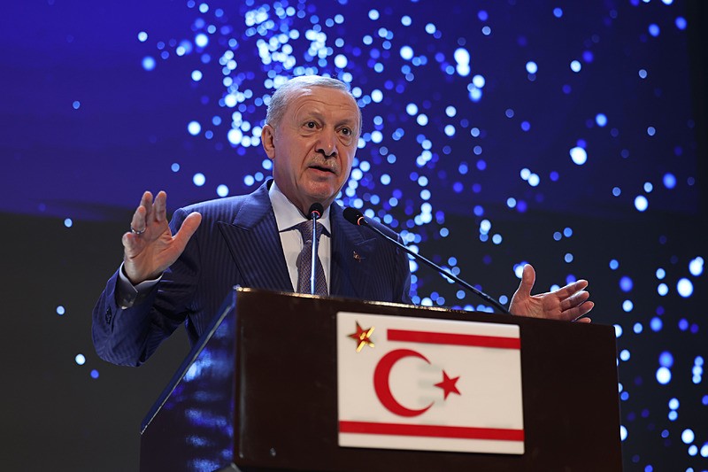 Başkan Erdoğan, KKTC Cumhurbaşkanlığı Yerleşkesi'ndeki açılış ve temel atma törenlerinde konuştu. (AA)