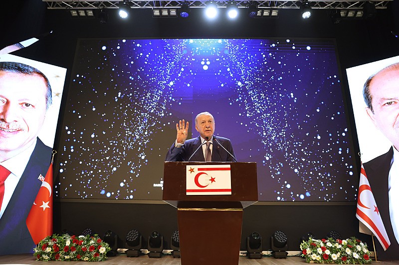 Başkan Erdoğan, KKTC Cumhurbaşkanlığı Yerleşkesi'ndeki açılış ve temel atma törenlerinde konuştu. (AA)