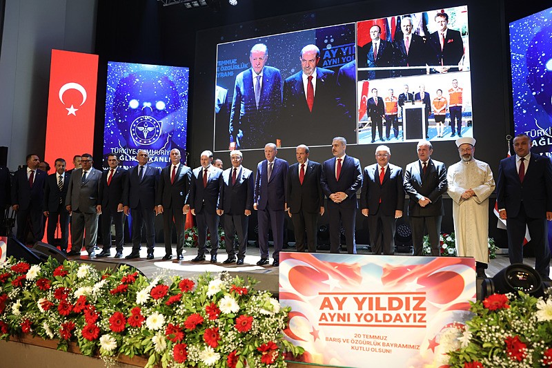 Başkan Recep Tayyip Erdoğan, Kuzey Kıbrıs Türk Cumhuriyeti (KKTC) Cumhuriyet Yerleşkesi'nden, Lefkoşa Yeni Devlet Hastanesi ile Lefkoşa Kuzey Çevre Yolu Köprülü Kavşağı ve Bağlantı Yolları Projesi'nin temel atma törenlerine katıldı. (AA)