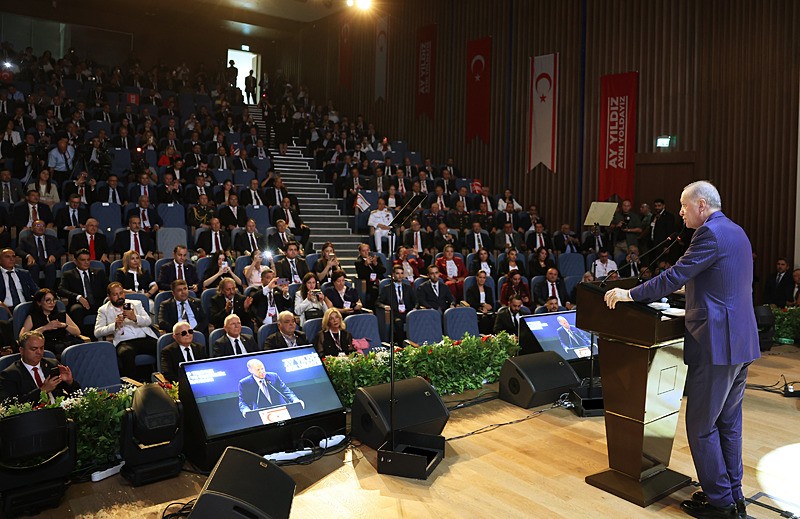 Başkan Erdoğan, KKTC Cumhurbaşkanlığı Yerleşkesi'ndeki açılış ve temel atma törenlerinde konuştu. (AA)