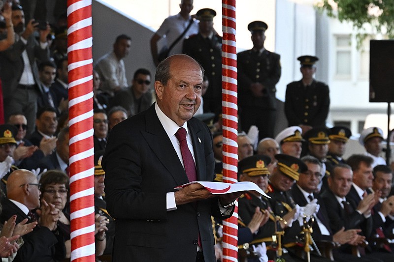 KKTC Cumhurbaşkanı Tatar, 20 Temmuz Barış ve Özgürlük Bayramı töreninde konuştu. (AA)