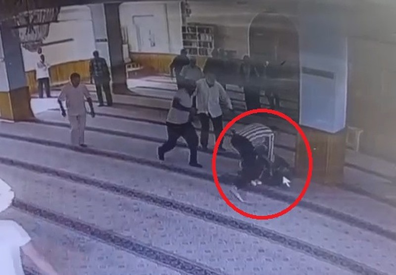 yer-kayseri-camideki-vahsi-cinayetin-guvenlik-kamerasi-goruntuleri-cikti-1752998537709.jpeg Camideki cinayetin güvenlik kamerası görüntüleri ortaya çıktı