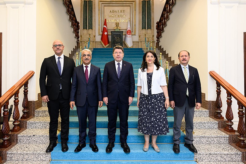 DEM Parti İmralı Heyeti üyesi Mithat Sancar:  Sürecin hukuksal zeminini güçlendirecek adımlar konusunda fikir alışverişinde bulunduk