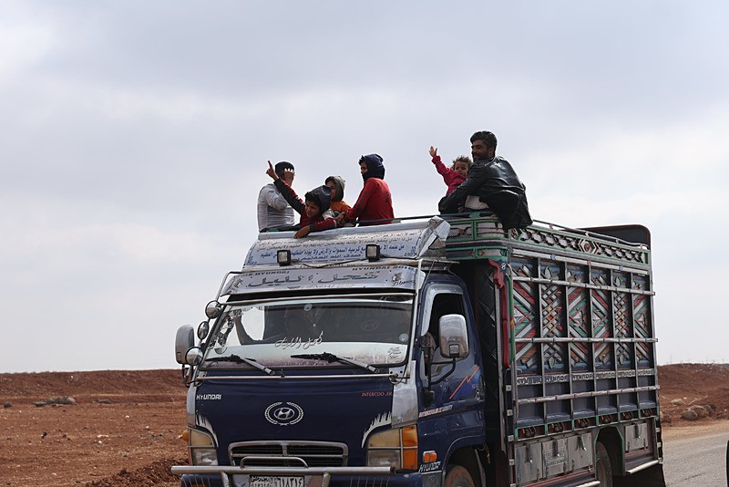Süveyda'dan sürgün, AA