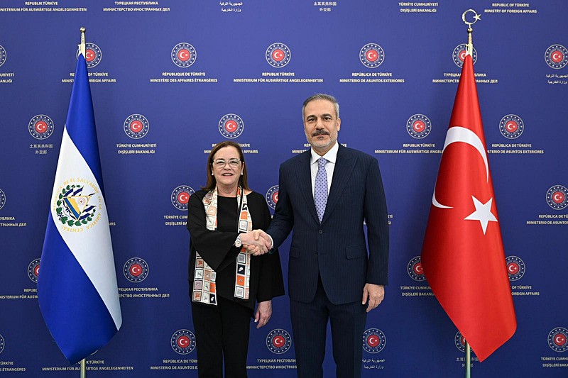 Dışişleri Bakanı Hakan Fidan, El Salvador Dışişleri Bakanı Alexandra Hill Tinoco ile Bakanlık'ta bir araya geldi (AA)