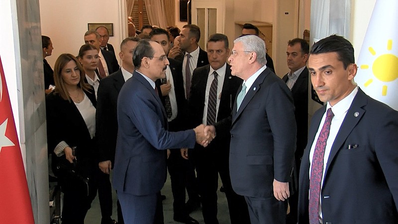 MİT Başkanı İbrahim Kalın, İYİ Parti Genel Başkanı Müsavat Dervişoğlu'nu TBMM'deki makamında ziyaret etti.