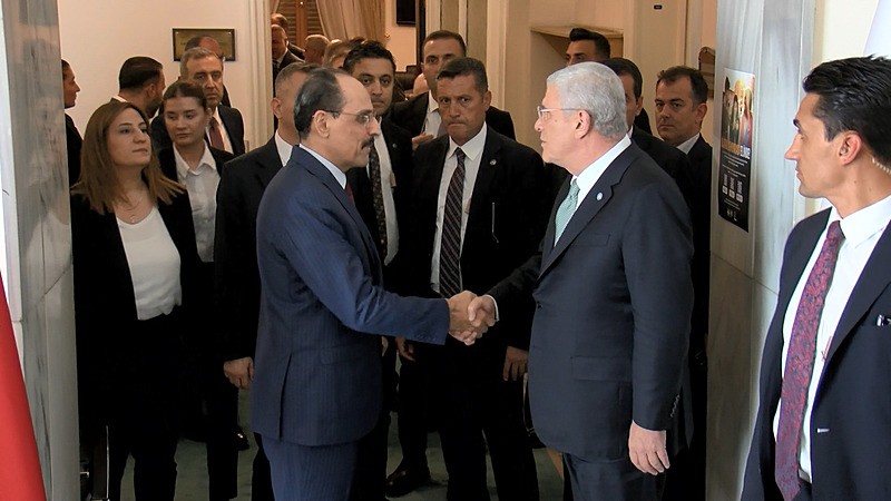 MİT Başkanı İbrahim Kalın, İYİ Parti Genel Başkanı Müsavat Dervişoğlu'nu TBMM'deki makamında ziyaret etti.