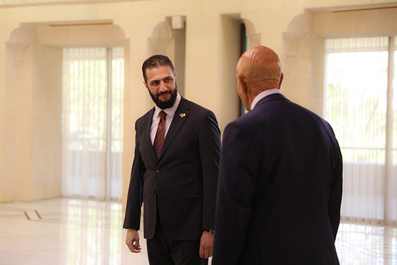 Barrack ve Şara, AA