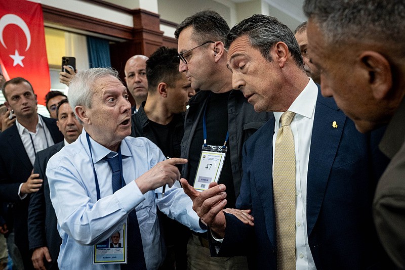 Aziz Yıldırım ile Ali Koç arasında gerilim yaşandı