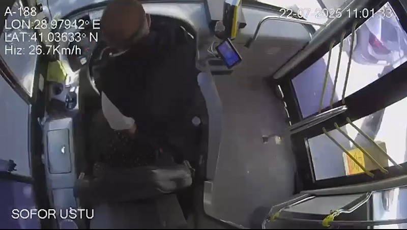 Beyoğlu'nda 1 kişinin öldüğü İETT otobüsü kazasının araç içi görüntüleri ortaya çıktı. (DHA)