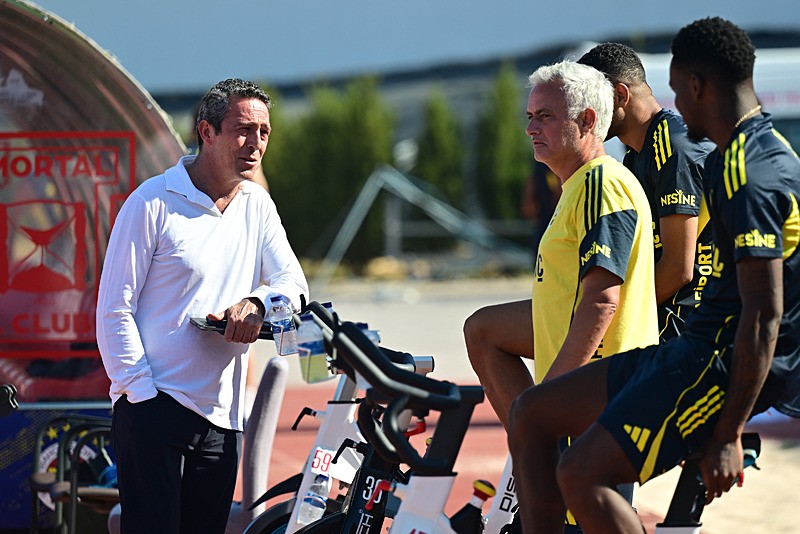 TAKVİM günler öncesinden krizi duyurmuştu! Fenerbahçe'de yönetimi ve Jose Mourinho arasında büyük gerilim. (FOTOĞRAF: AA)