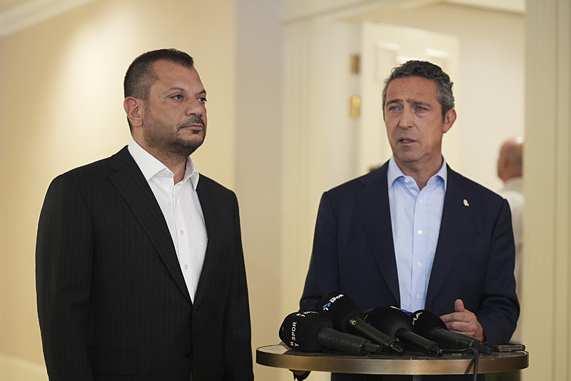 Kulüpler Birliği Vakfı'nın yeni Başkanı Ertuğrul Doğan ve Fenerbahçe Başkanı Ali Koç (AA)