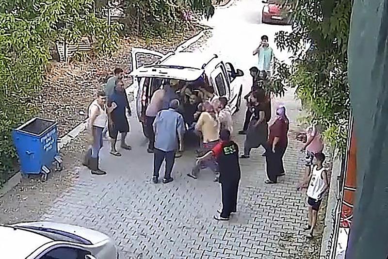 Kayınpederi tarafından öldürülen eşine ilk yardım yaptığı anları anlattı (takvim foto arşiv)