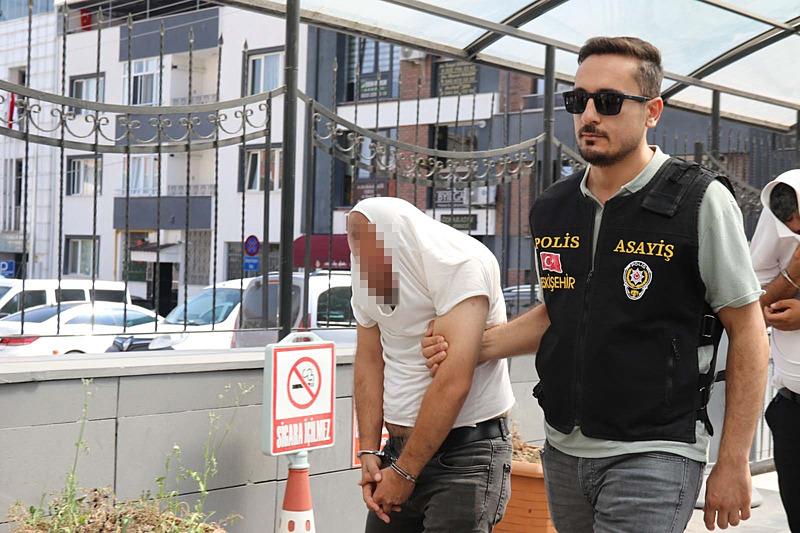 10 milyon liralık arsa dolandırıcılığında 7 gözaltı (takvim foto arşiv)