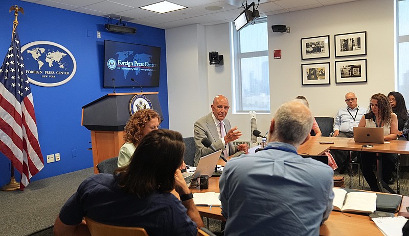 Gazze için ikircilikli bir açıklama yapan Barrack önce ʺAğlıyorumʺ dedi sonra Hamas'ı bahane etti