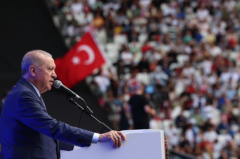 Başkan Recep Tayyip Erdoğan, Beşiktaş TÜPRAŞ Stadyumu'nda düzenlenen TÜGVA Yaz Okulları Finali Programı'na katıldı. Başkan Erdoğan, programda konuşma yaptı. (AA)