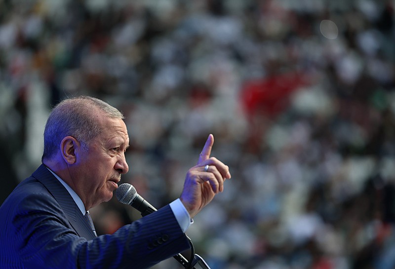 Başkan Recep Tayyip Erdoğan, Beşiktaş TÜPRAŞ Stadyumu'nda düzenlenen TÜGVA Yaz Okulları Finali Programı'na katıldı. Başkan Erdoğan, programda konuşma yaptı. (AA)