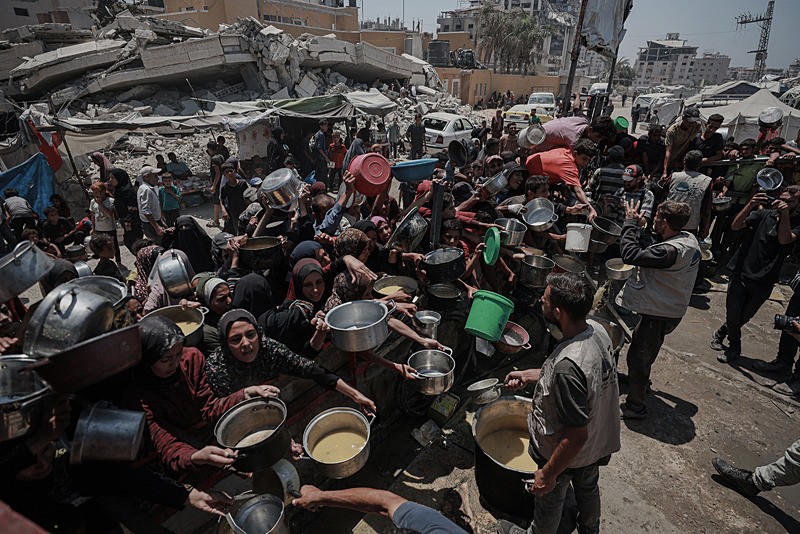 Gazze'ye son iki günde ulaştırılan tıbbi yardımlar ʺihtiyaç denizinde sadece bir damlaʺ olarak görülüyor