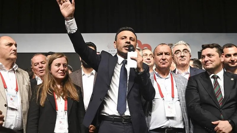 Şaibelerle anılan İstanbul İl Kongresi'nde İmamoğlu'nun adayı Özgür Çelik seçilmişti (Takvim.com.tr)